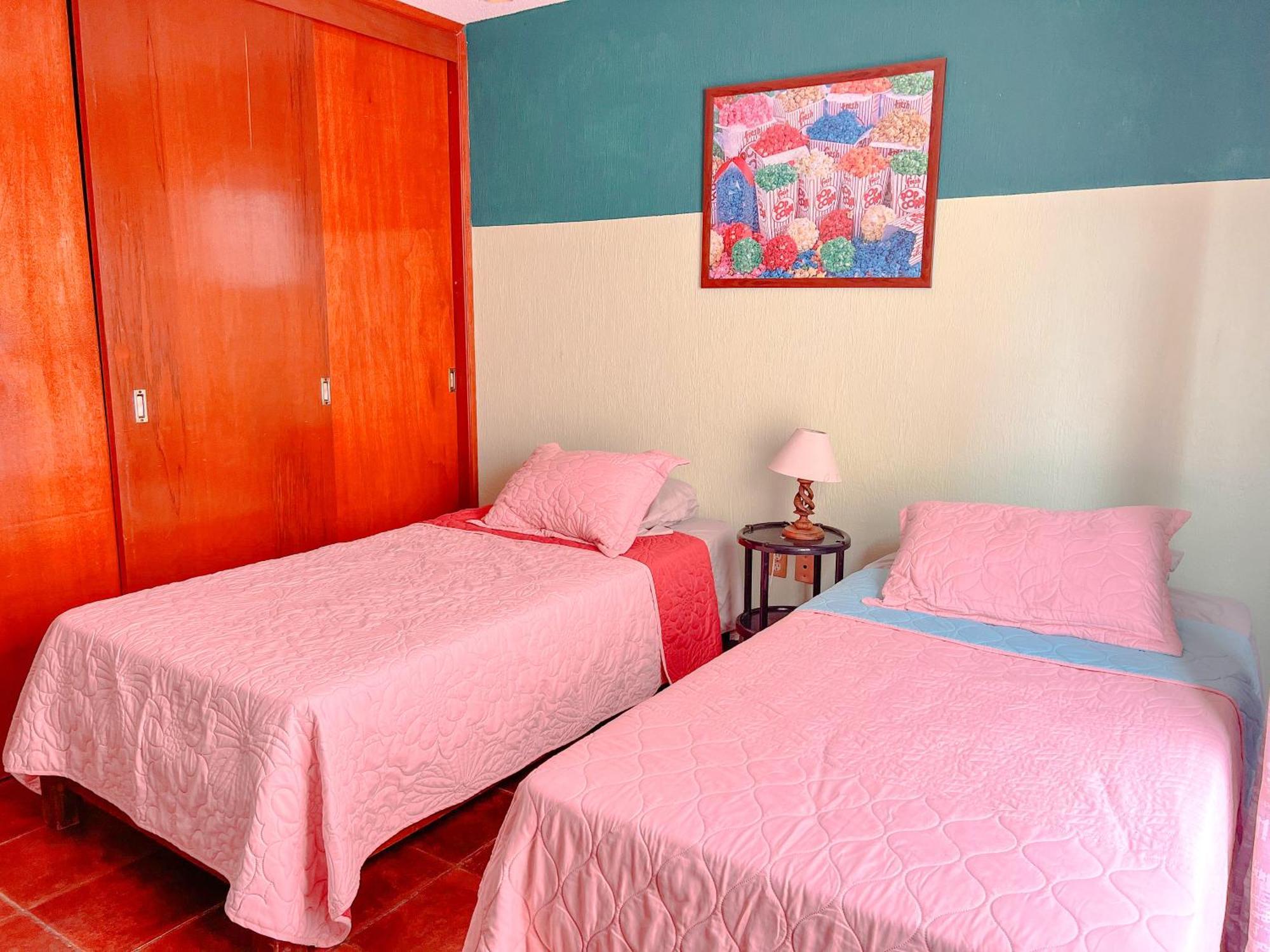 Colorful Family Condo With Terrace And Free Parking Guanajuato Bagian luar foto